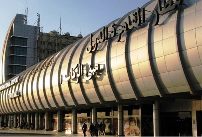 "الكهرباء" تكشف أسباب انقطاع التيار عن مطار القاهرة 