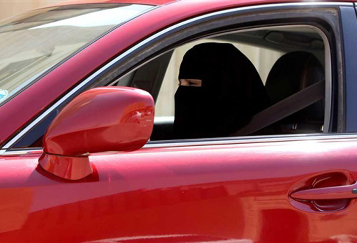 الملك سلمان يسمح للمرأة بقيادة السيارة .. وهذا تعليق كبار العلماء .. وإيفانكا ترامب؟