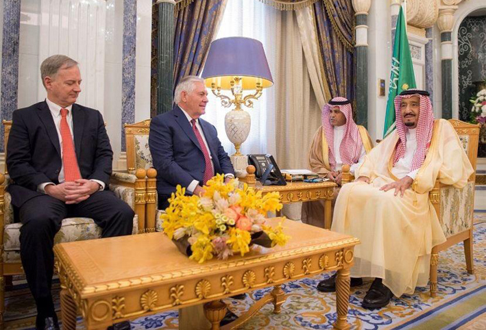 الملك سلمان يبحث مع تيلرسون تطورات الأحداث في المنطقة