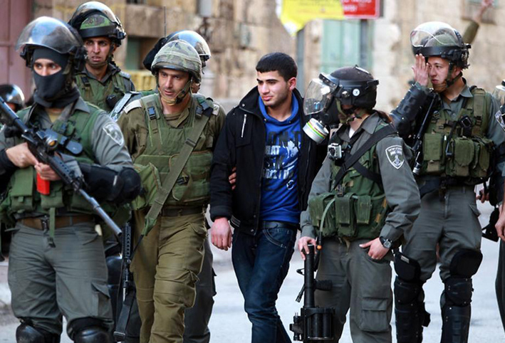 الاحتلال يعتقل نحو 50 فلسطينياً في الضفة والقدس