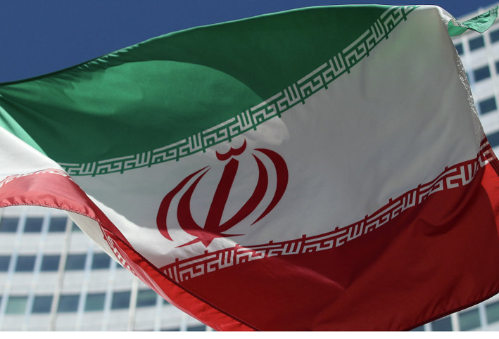 بالفيديو .. إيرانيون "يتخذون" العراق ساحة للحرب على السعودية وأمريكا
