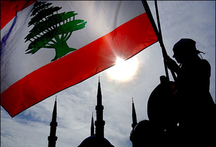 بالفيديو .. حرق صور بن سلمان في الشوارع اللبنانية 