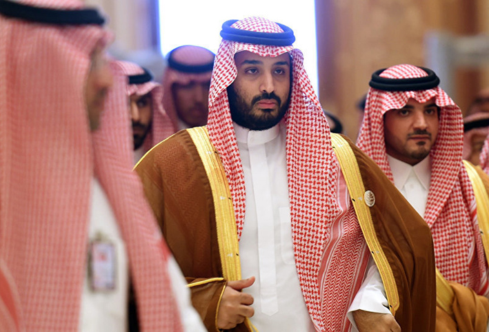 بعد عودته إلى الرياض .. هكذا رد ابن سلمان على عشاء وهدية تريزا ماي غير التقليدية 