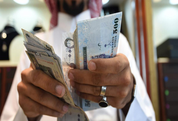 الحكومة السعودية تستدين أكثر من 800 مليون دولار