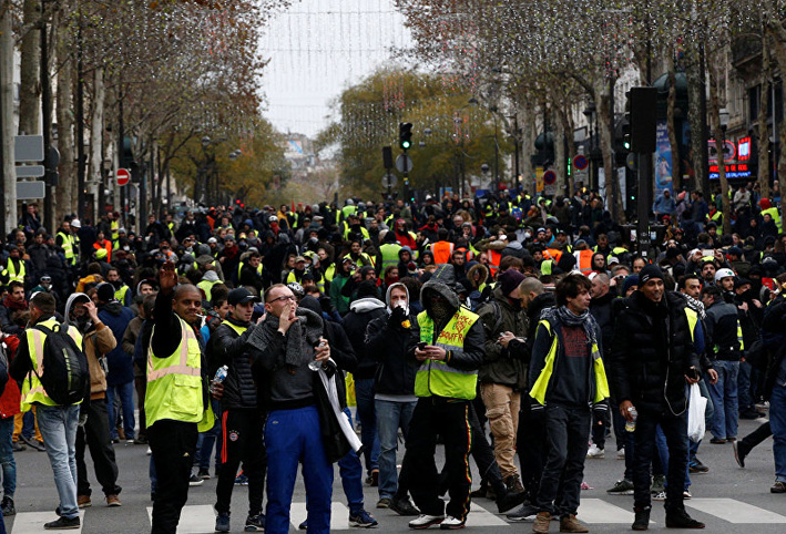 من أطلق الشرارة الأولى لحراك "السترات الصفراء"؟