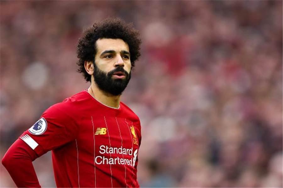 فان دايك: محمد صلاح لاعب عظيم يطارد الأرقام القياسية كل مباراة