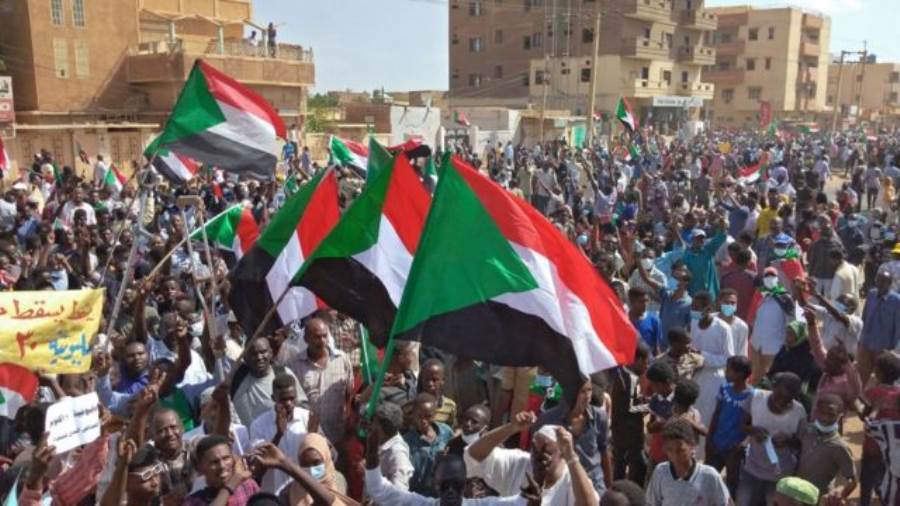  استعداداً لتظاهرات مليونية 25 أكتوبر.. غلق الجسور وقطع الإنترنت في السودان