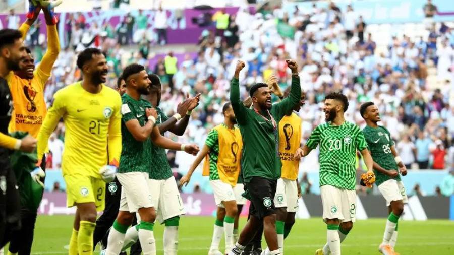الأخضر السعودي يحقق انتصارًا مستحقّا على الأرجنتين في أولى مباريات المونديال