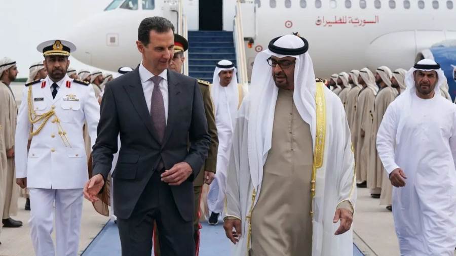 الأسد يصل إلى الإمارات.. ومحمد بن زايد في مقدمة مستقبليه