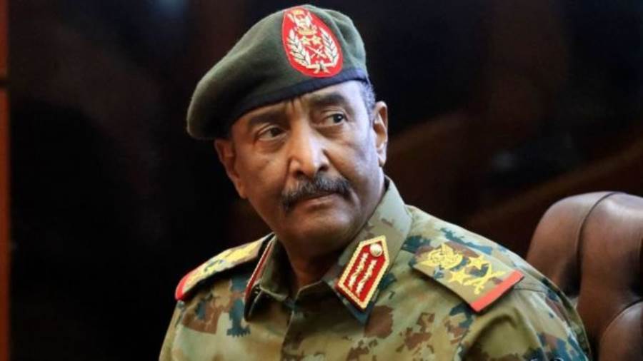البرهان: سنبني جيشاً في السودان لا يتدخل بالسياسة
