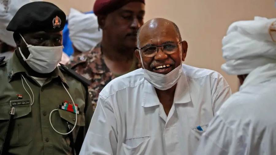  الجيش السوداني: البشير وقيادات من حزبه محتجزون بمستشفى عسكري