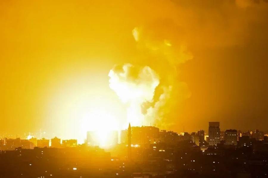 انفجارات قوية تهز قطاع غزة بعد تجدد الغارات الإسرائيلية