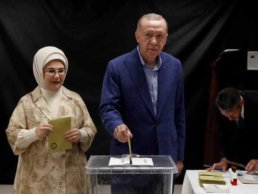  أردوغان يتوقع مشاركة تصل لـ90%.. ومنافسه يدعو للتصويت بكثافة