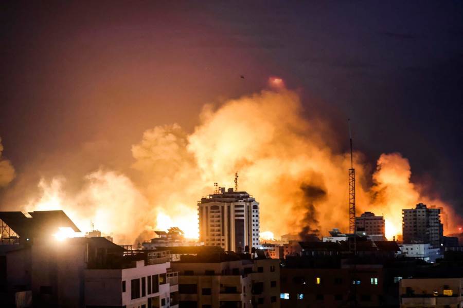  ارتفاع عدد الشهداء في غزة إلى 900.. والغارات مستمرة