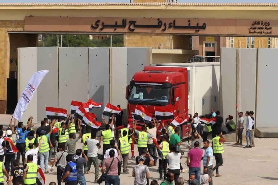 محملة بالمساعدات.. 17 شاحنة تدخل غزة عبر معبر رفح
