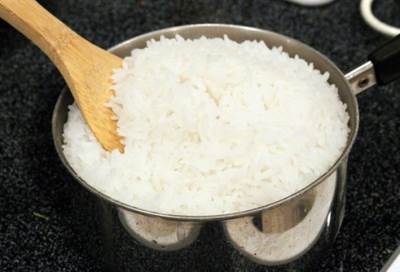 كارثة .. إعادة تسخين الأرز يصيبك بهذا المرض