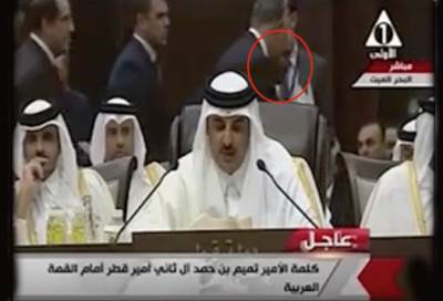 بالفيديو .. أسباب إنسحاب السيسي أثناء كلمة أمير قطر  بالقمة العربية
