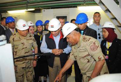 بالفيديو .. "السيسي" يتفقد مشروع أنفاق قناة السويس 