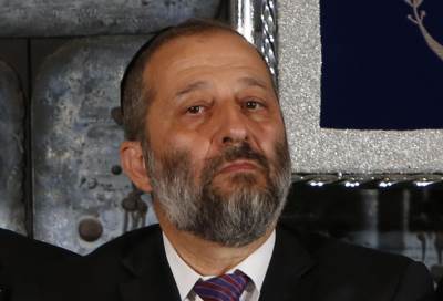 التحقيق مع وزير داخلية إسرائيل وزوجته لـ10 ساعات