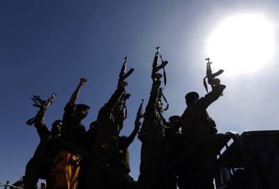 القوات الموالية للحوثيين تهدد بضرب العمق السعودي