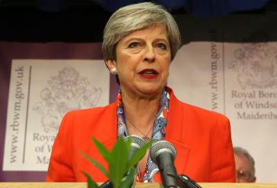 حريق مبنى لندن يزيد الضغوط على ماي للاستقالة