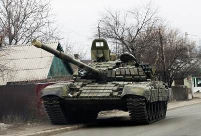 بالفيديو .. طالب بريطاني يأتي إلى حفل تخرجه على متن دبابة