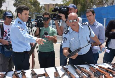 إسرائيل تبدأ حملة لتجميع السلاح من المواطنين العرب