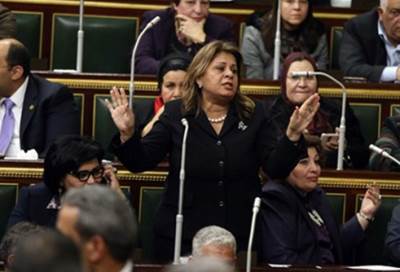 النائبة "منى منير" تقترح طريقة للإستفادة من 6 مليون موظف بالدولة