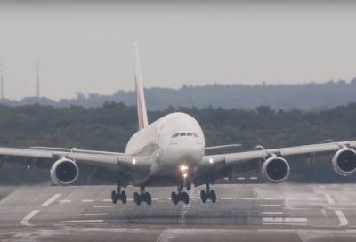 إلغاء عشرات الرحلات الجوية بسبب إعصار "تاليم" في اليابان