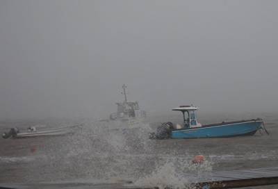 بالفيديو .. إعصار "ماريا" يدمر كل ما في طريقه
