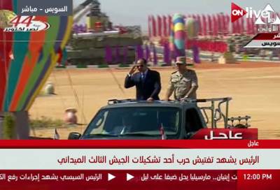 بالفيديو.. «السيسي» يستعرض اصطفاف الفرقة الـ19 بالجيش الثالث الميداني