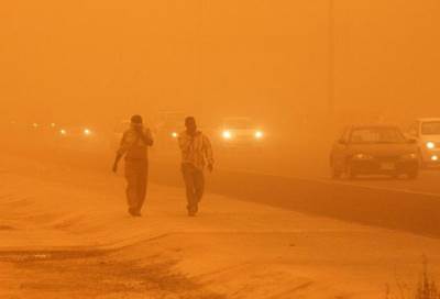 عاصفة رملية توقف الملاحة في موانئ كويتية وعراقية