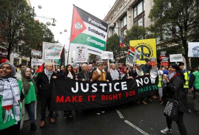 آلاف الأشخاص يتظاهرون ضد وعد بلفور ودعما لفلسطين وسط لندن