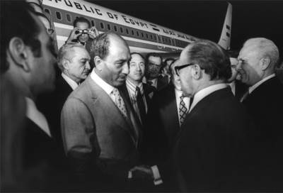 نتنياهو: زيارة الرئيس السادات لإسرائيل والكنيست كانت خطوة جريئة للغاية