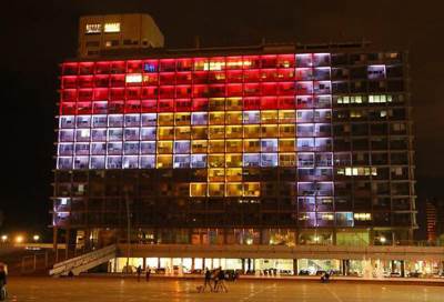 مبنى بلدية "تل أبيب" يضىء بـ "علم مصر" تضامنا مع القاهرة ضد الإرهاب