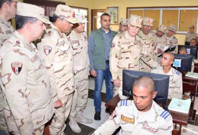 رئيس الأركان يتفقد منظومة التأهيل العلمى والعسكرى بمعهد ضباط الصف المعلمين