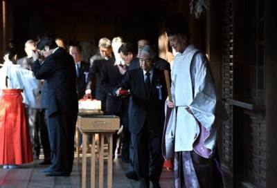 نواب يابانيون يزورون ضريح ياسوكوني المثير للجدل