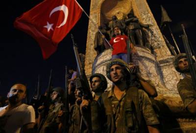 تركيا تعزل 2756 موظف من مؤسسات الدولة