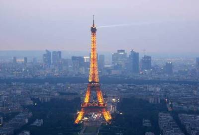 اكتشاف غريب قرب برج إيفل