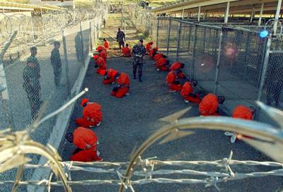 ترامب يأمر بعدم إغلاق معتقل غوانتانامو