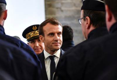 بالفيديو  .. مشادة كلامية بين ماكرون وحارسه الشخصي