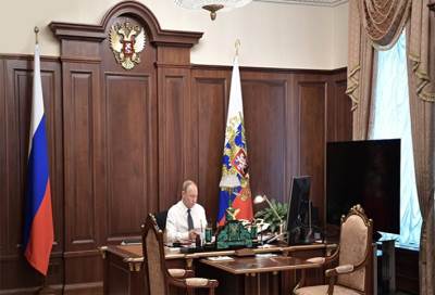 صورة لبوتين في قصر الكرملين تدهش الغرب 