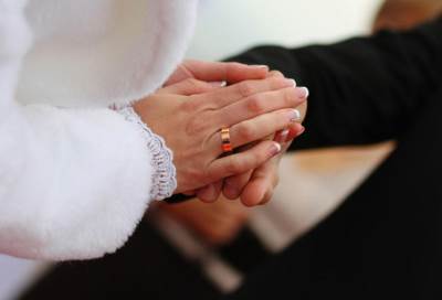 المتزوجون أقل عرضة للإصابة بأمراض القلب