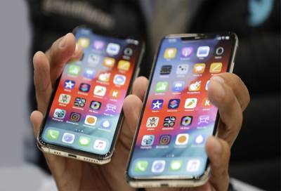 الخط الأخضر".. أول عيب تقني  يظهر على هاتف "آيفون Xs Max" 