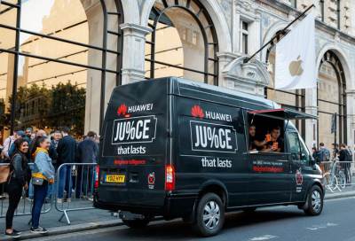 بالصور .."هواوي" تسخر من "أبل" وتستفزها بطريقة مبتكرة