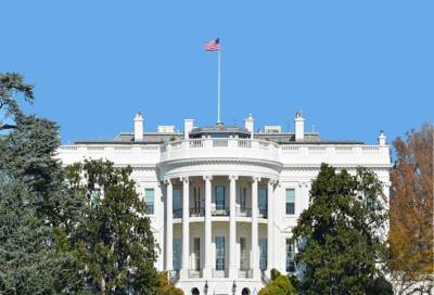 استقالة مفاجئة في البيت الأبيض .. ما علاقة السعودية؟