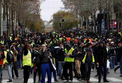 وزير الداخلية الفرنسي يعلن إصابة 135 شخصا في "سبت الغضب" 