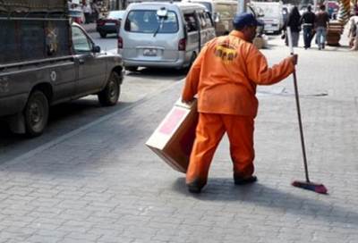 نائبه برلمانية تطالب برفع راتب عمال النظافة لـ 3000 جنيه