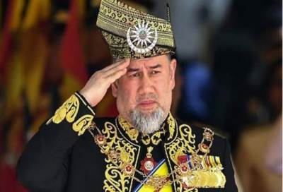 بالصور .. قصة فتاة روسية أنزلت ملك ماليزيا عن عرشه