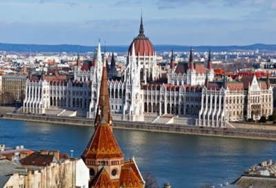 بالفيديو ..  مدينة بُنيت فوق أكبر مجموعة كهوف حرارية .. تعرف عليها!